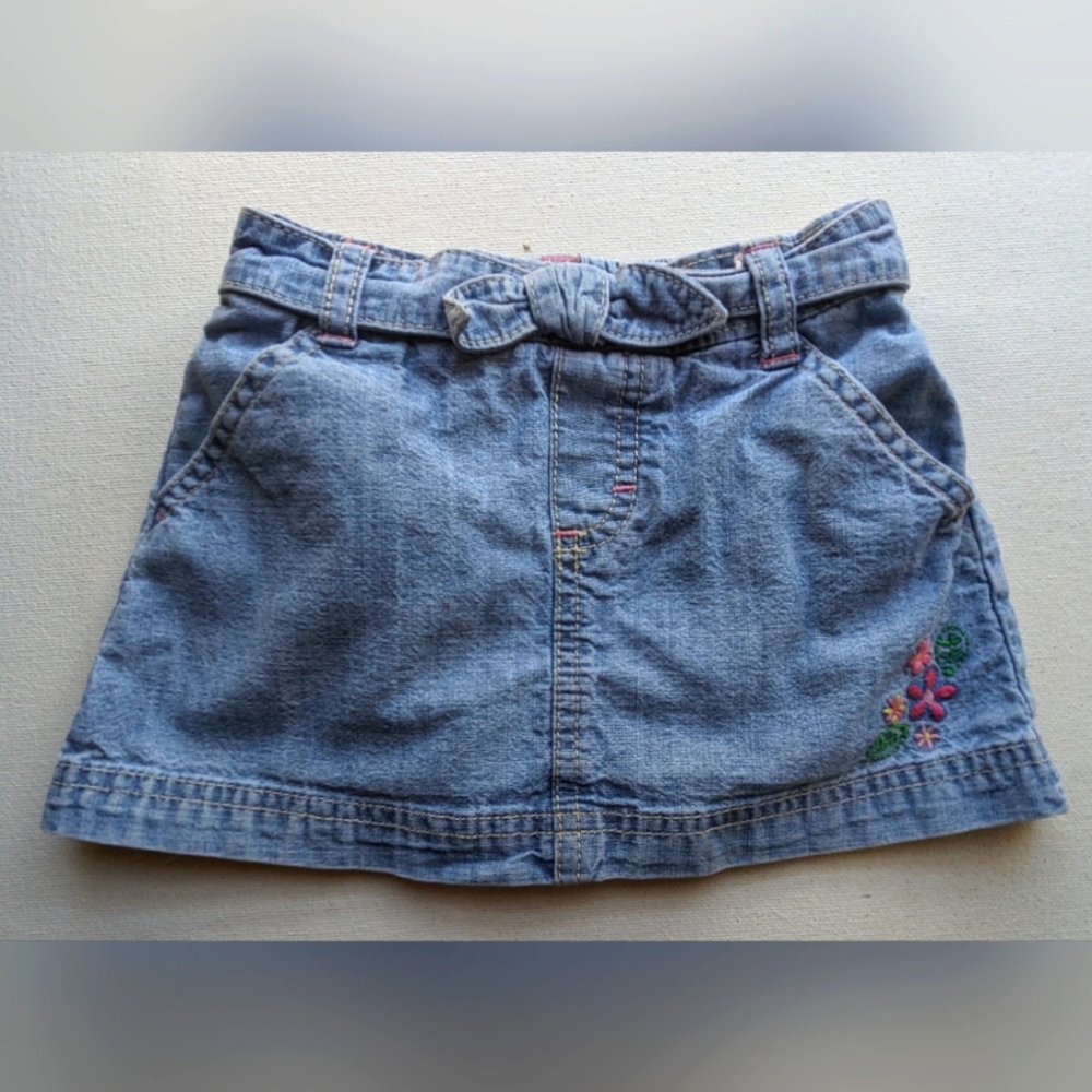 Oshkosh Skirt girls size 24 mo. Denim blue jean embroidered bow pockets W-1